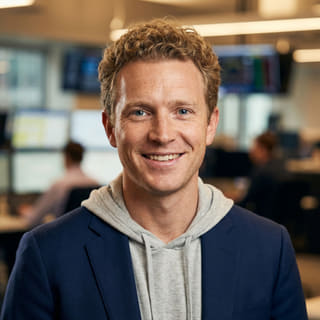 Profilbilde som viser Ryan Brooks, oppført som ledende tradinganalytiker hos Sterk Andeldømme